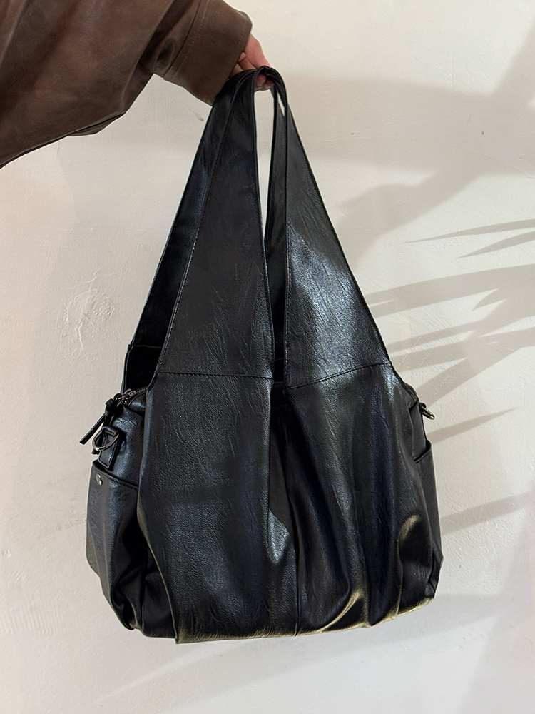 Large Capacity Retro Tote Bag for Women, Soft Leather Handbag, Versatile Motorcycle Style, High-End Niche Fashion Accessory Large Capacity Retro Tote Bag for Women, Soft Leather Handbag, Versatile Motorcycle Style, High-End Niche Fashion Accessory