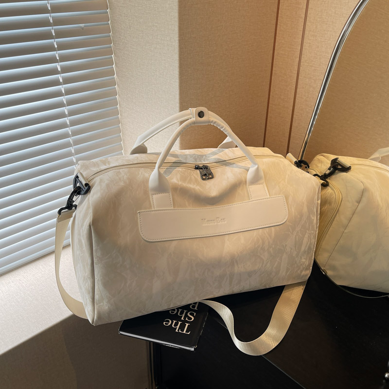 Large Capacity Travel Bag for Women, Lightweight Crossbody Gym Bag, Versatile Handheld Luggage for Short Trips and Sports