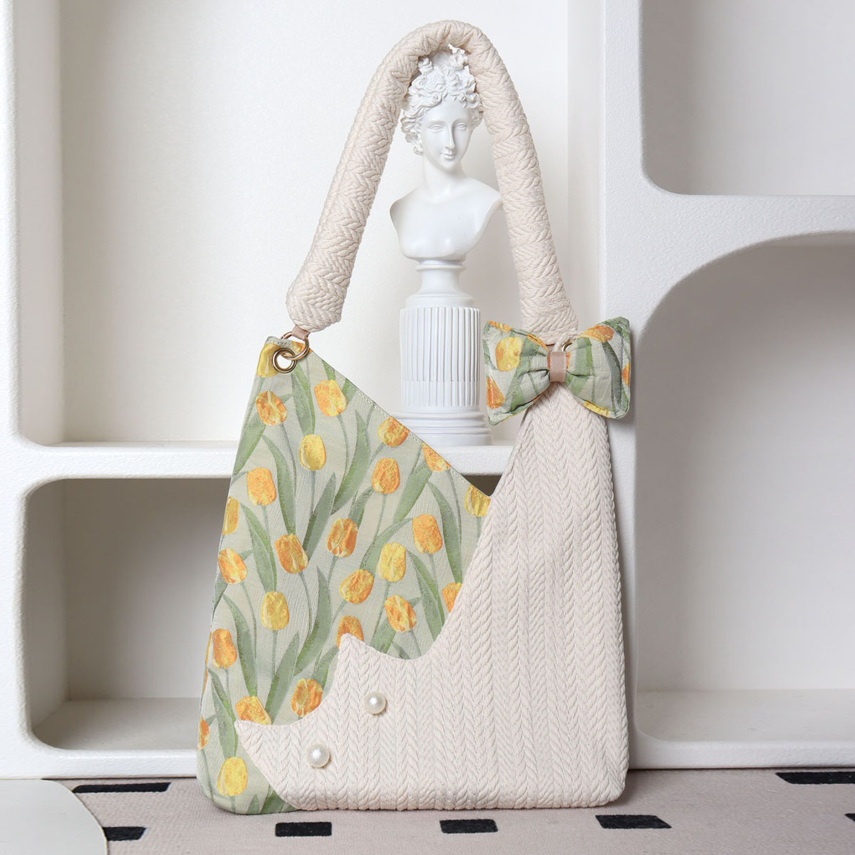 Large Capacity Tulip Cat Tote Bag - Cute Niche Design for Spring, Stylish Shoulder Crossbody Bag