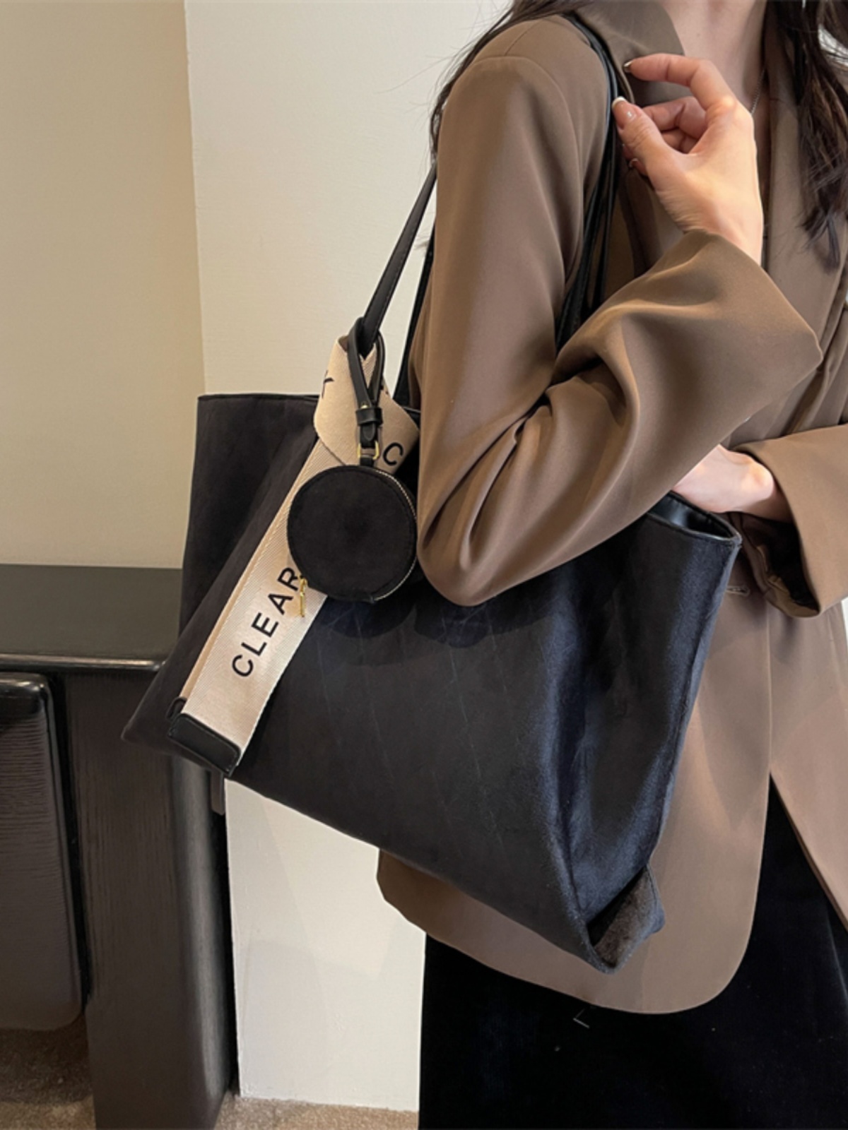 Large Capacity Vintage Casual Tote Bag for Work and Commuting - Versatile Shoulder Bag 2025 Style Large Capacity Vintage Casual Tote Bag for Work and Commuting - Versatile Shoulder Bag 2025 Style