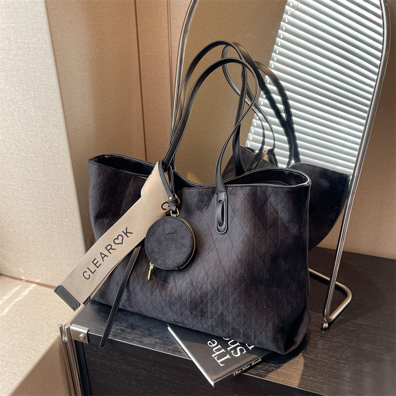 Large Capacity Vintage Casual Tote Bag for Work and Commuting - Versatile Shoulder Bag 2025 Style Large Capacity Vintage Casual Tote Bag for Work and Commuting - Versatile Shoulder Bag 2025 Style