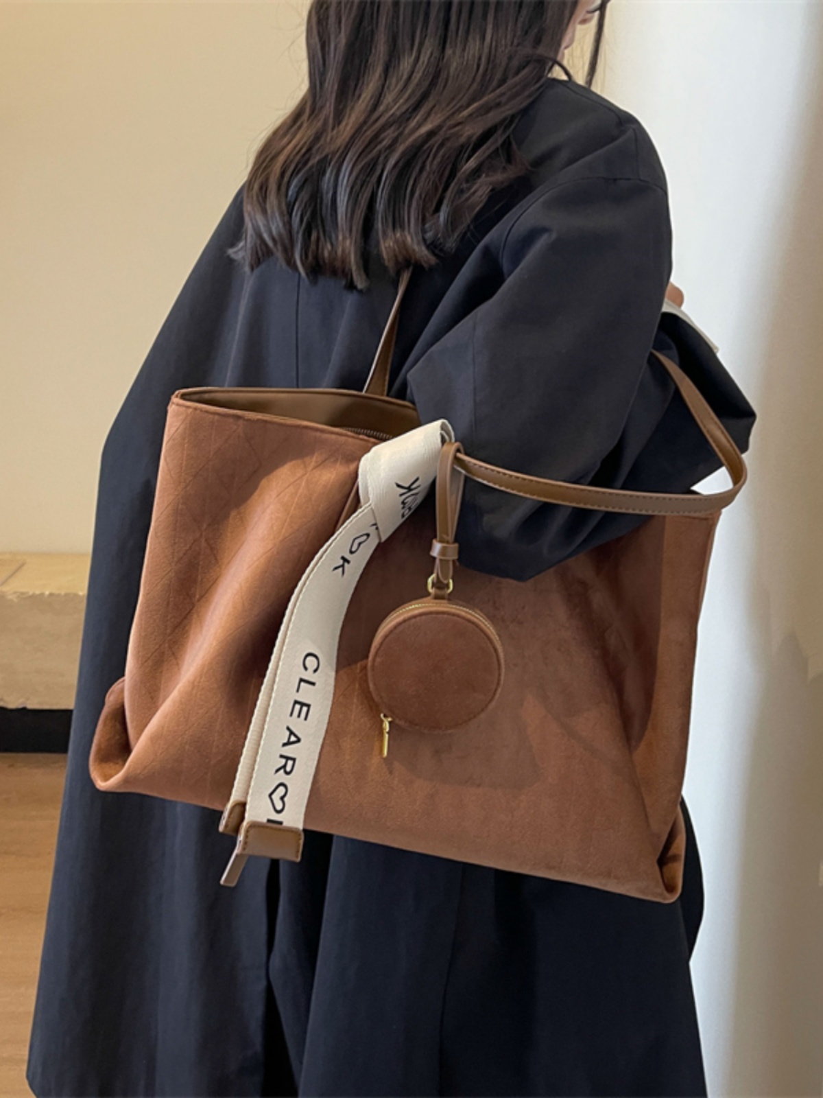 Large Capacity Vintage Casual Tote Bag for Work and Commuting - Versatile Shoulder Bag 2025 Style Large Capacity Vintage Casual Tote Bag for Work and Commuting - Versatile Shoulder Bag 2025 Style