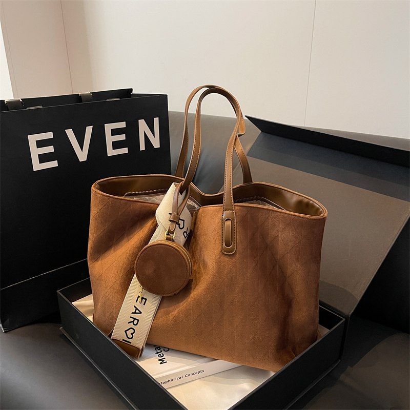 Large Capacity Vintage Casual Tote Bag for Work and Commuting - Versatile Shoulder Bag 2025 Style Large Capacity Vintage Casual Tote Bag for Work and Commuting - Versatile Shoulder Bag 2025 Style