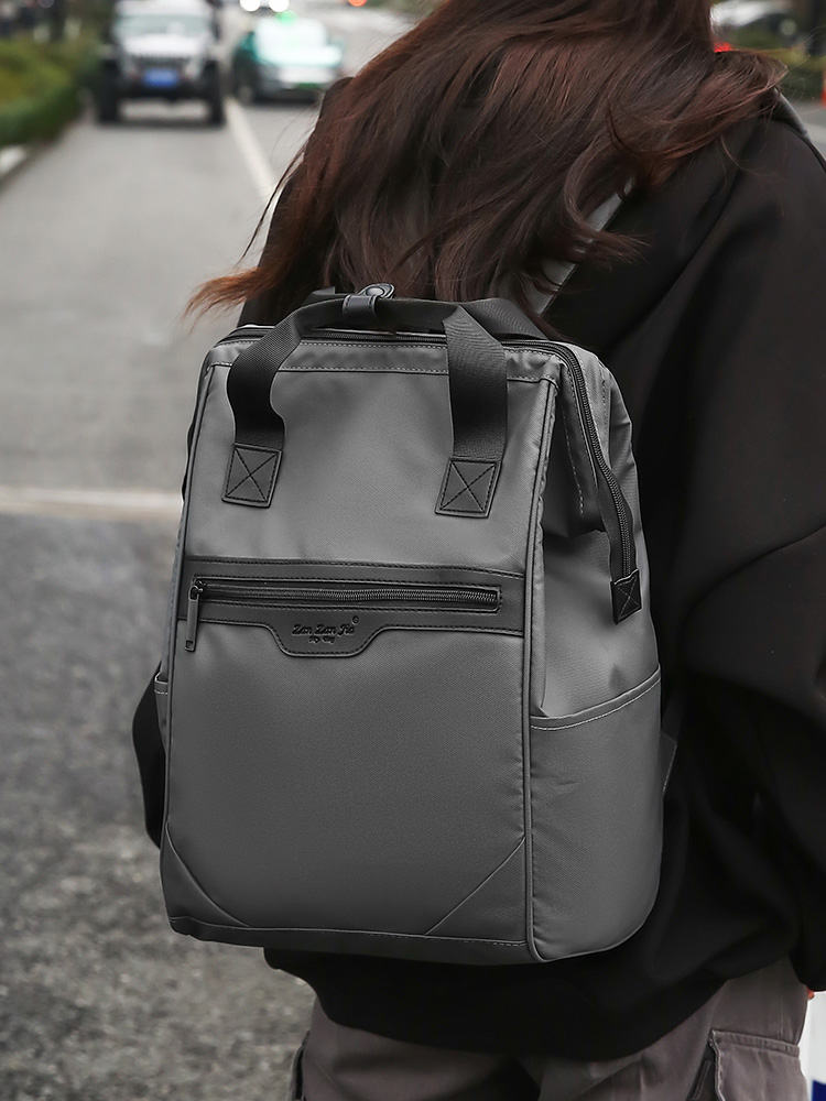 Large-Capacity Water-Resistant Backpack for Classes and Commuting, Unisex Laptop and School Bag, Ideal for Students and Professionals Large-Capacity Water-Resistant Backpack for Classes and Commuting, Unisex Laptop and School Bag, Ideal for Students and Professionals