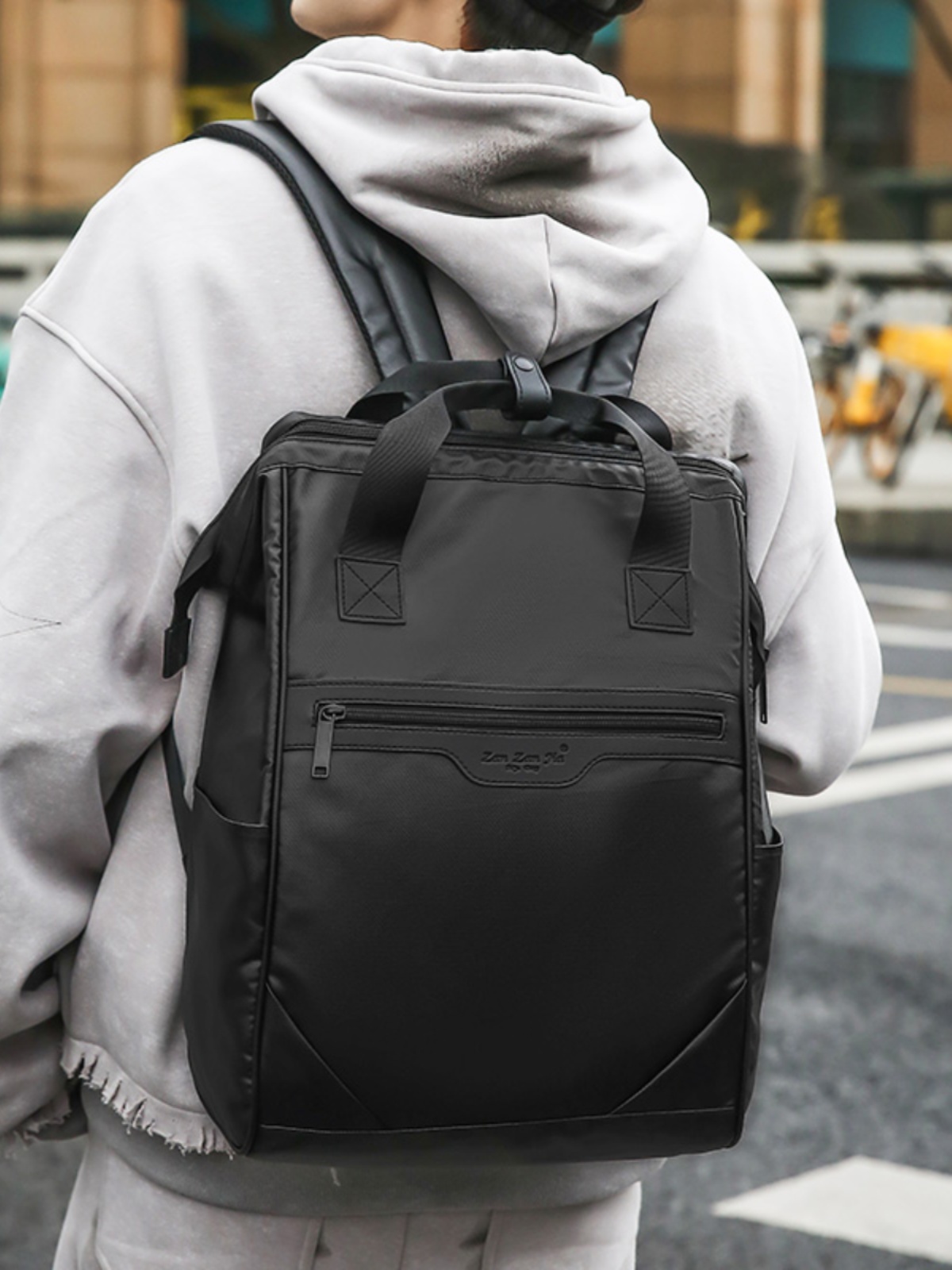 Large-Capacity Water-Resistant Backpack for Classes and Commuting, Unisex Laptop and School Bag, Ideal for Students and Professionals Large-Capacity Water-Resistant Backpack for Classes and Commuting, Unisex Laptop and School Bag, Ideal for Students and Professionals