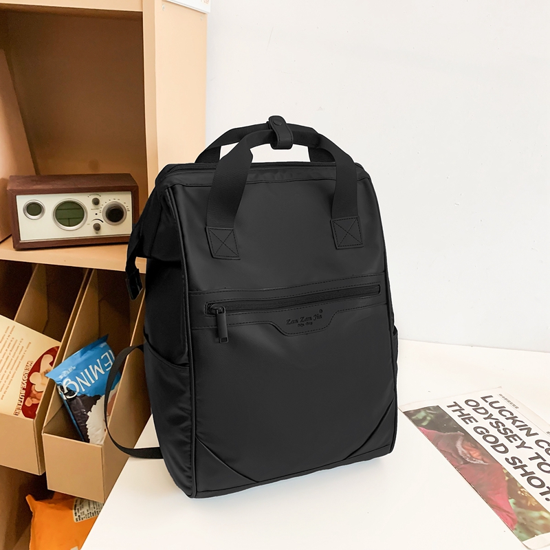 Large-Capacity Water-Resistant Backpack for Classes and Commuting, Unisex Laptop and School Bag, Ideal for Students and Professionals Large-Capacity Water-Resistant Backpack for Classes and Commuting, Unisex Laptop and School Bag, Ideal for Students and Professionals