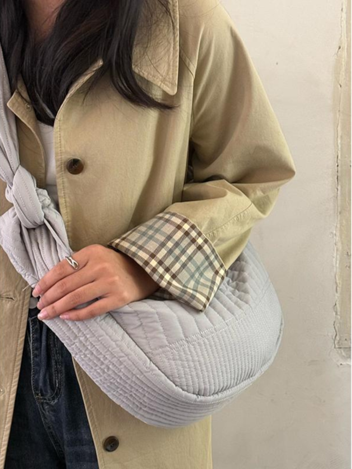 Large Capacity Wide Strap Tote Bag - Stylish Cloud Design for Commuting, Shoulder and Crossbody Wear, Niche Fashion Essential Large Capacity Wide Strap Tote Bag - Stylish Cloud Design for Commuting, Shoulder and Crossbody Wear, Niche Fashion Essential