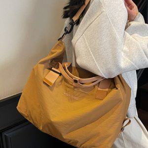 Large Capacity Women's Commuter Travel Bag - Lightweight Fitness Shoulder Bag, Perfect for Maternity & Everyday Use