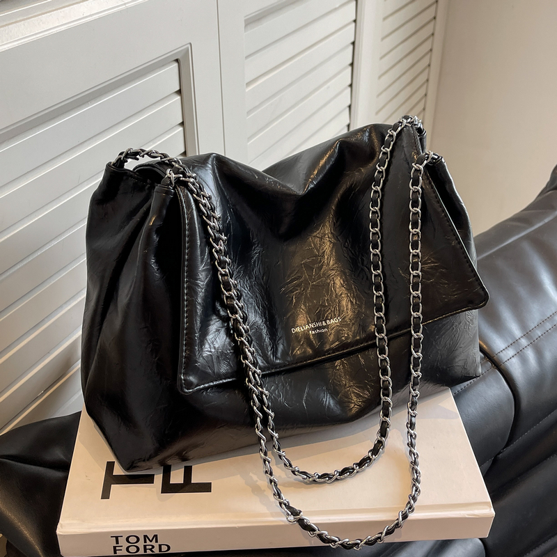 Large Capacity Women's Shoulder Bag, 2025 Fashion Commuter Tote for College Students, Stylish Classroom Bag