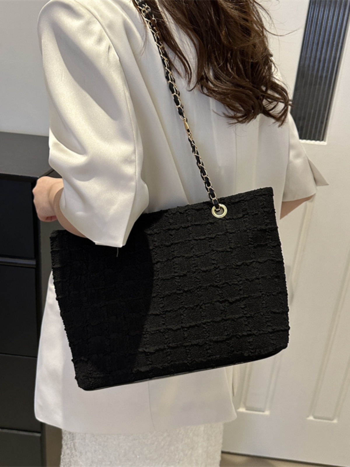 Large Textured Retro Handbag for Women - Trendy 2025 Korean Style Shoulder Tote Bag with High Capacity Large Textured Retro Handbag for Women - Trendy 2025 Korean Style Shoulder Tote Bag with High Capacity