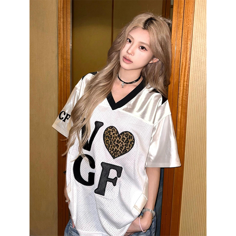 Leopard Print Heart Retro V-Neck T-Shirt for Women - American Style Casual Short Sleeve Sports Top, Quick-Dry Summer Outfit