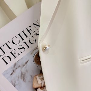 Light Beige Korean-Style Thin Blazer for Women, Elegant French Design, Petite Fit, Summer 2025 Collection