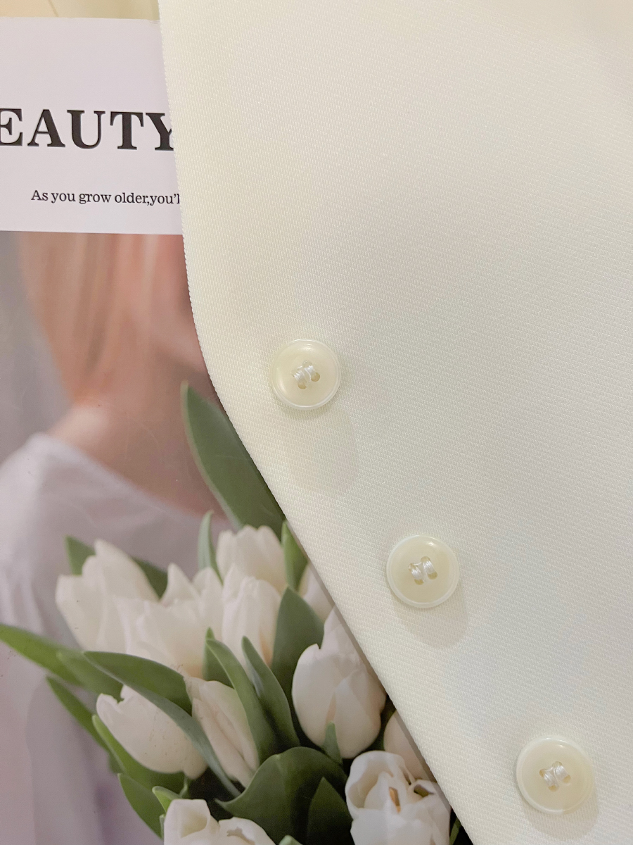 Light Beige Thin Blazer for Petite Women - Short Sleeve Summer Suit in Gentle Socialite Style, Chic 2025 Fashion Light Beige Thin Blazer for Petite Women - Short Sleeve Summer Suit in Gentle Socialite Style, Chic 2025 Fashion