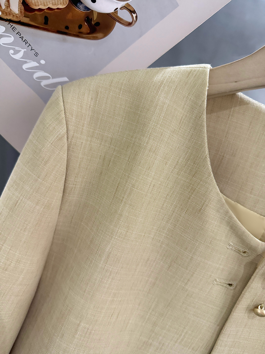 Light Khaki French-Style Short Blazer for Women, Spring Autumn 2025, Chic Mature Top, Korean Style Fashion Light Khaki French-Style Short Blazer for Women, Spring Autumn 2025, Chic Mature Top, Korean Style Fashion