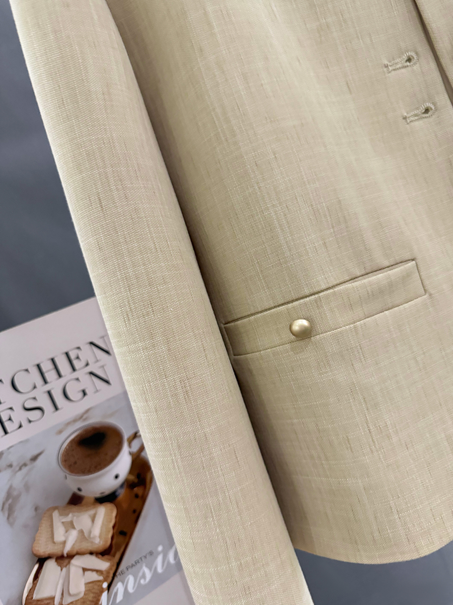 Light Khaki French-Style Short Blazer for Women, Spring Autumn 2025, Chic Mature Top, Korean Style Fashion Light Khaki French-Style Short Blazer for Women, Spring Autumn 2025, Chic Mature Top, Korean Style Fashion