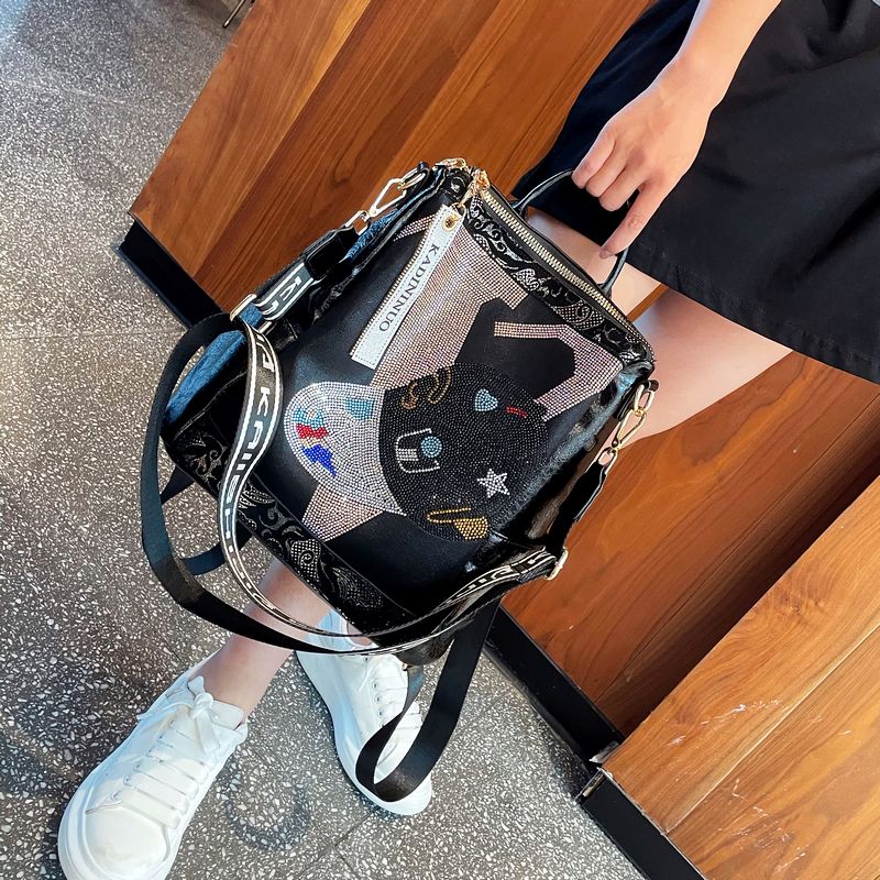 Light Luxury Fashion Backpack for Women - Large Capacity Dual-Use Shoulder Bag, High-End Commuting Style Light Luxury Fashion Backpack for Women - Large Capacity Dual-Use Shoulder Bag, High-End Commuting Style