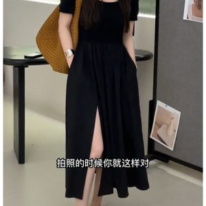 Light Luxury Plus-Size Little Black Dress, French Hepburn Style, Square Neck, Flattering Split Design for Curvy Figures, Summer Fashion