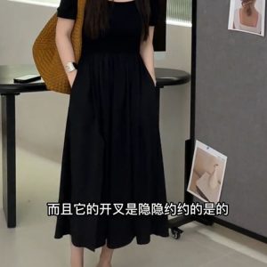 Light Luxury Plus-Size Little Black Dress, French Hepburn Style, Square Neck, Flattering Split Design for Curvy Figures, Summer Fashion