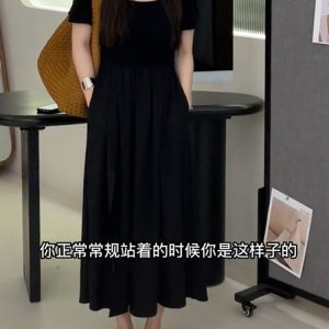 Light Luxury Plus-Size Little Black Dress, French Hepburn Style, Square Neck, Flattering Split Design for Curvy Figures, Summer Fashion