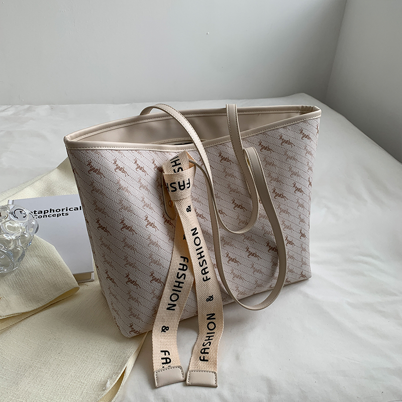 Light Luxury Retro Printed Tote Bag for Women - High-End Large Capacity Commuting Shoulder Bag