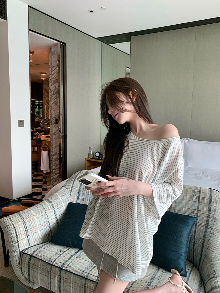 Light Oxygen Holiday Vintage Striped Short Sleeve T-Shirt for Women - Summer Casual Relaxed Round Neck Top, Y2K Style Light Oxygen Holiday Vintage Striped Short Sleeve T-Shirt for Women - Summer Casual Relaxed Round Neck Top, Y2K Style