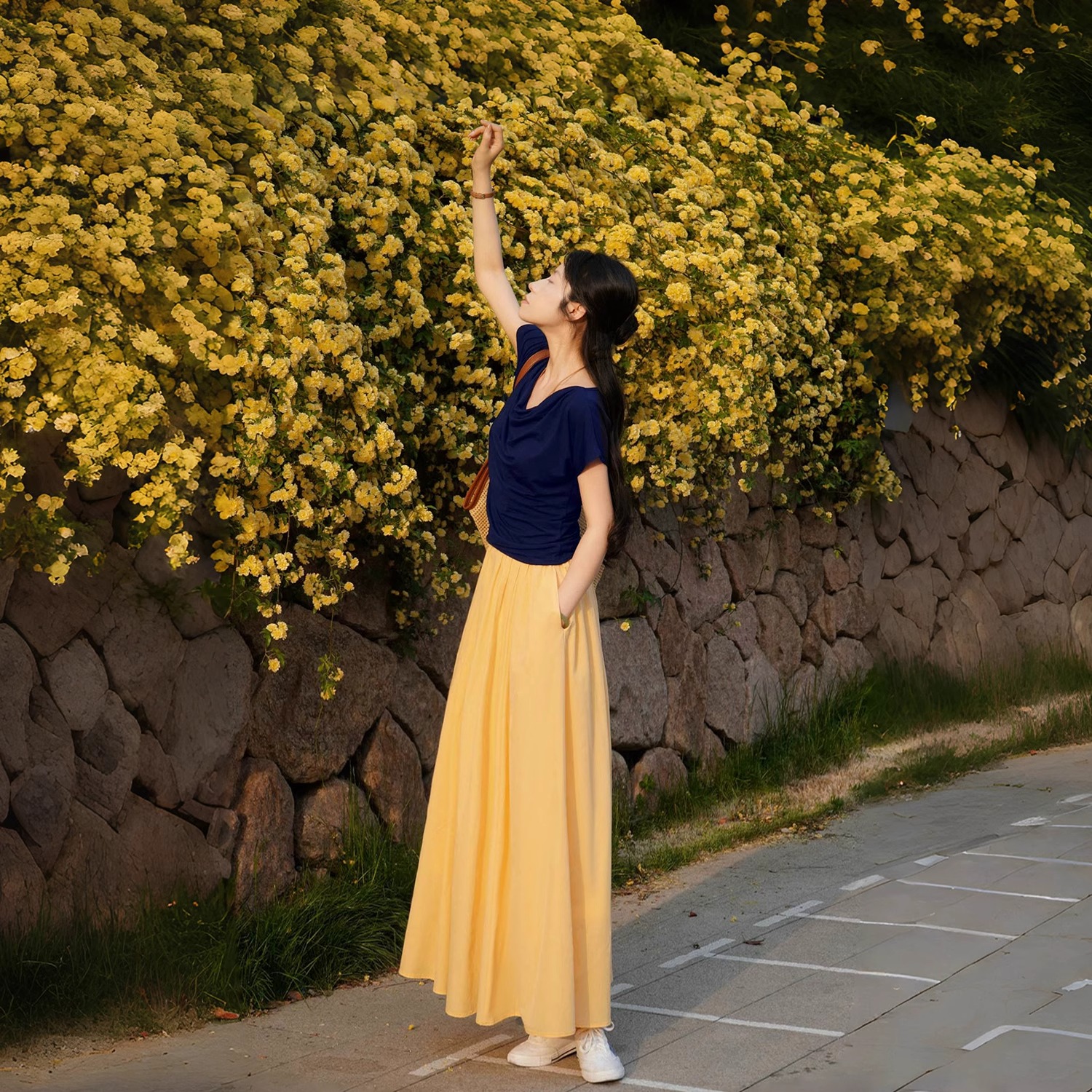 Light Yellow Pleated High-Waisted A-Line Long Skirt with Pockets, Zipper, Casual Parachute Style for a Slimming Effect