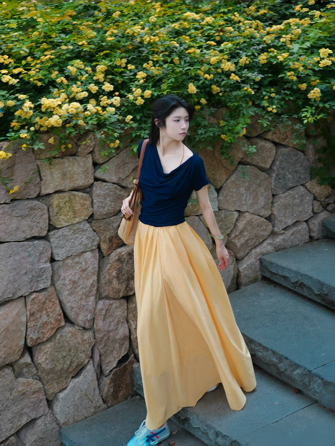 Light Yellow Pleated High-Waisted A-Line Long Skirt with Pockets, Zipper, Casual Parachute Style for a Slimming Effect Light Yellow Pleated High-Waisted A-Line Long Skirt with Pockets, Zipper, Casual Parachute Style for a Slimming Effect