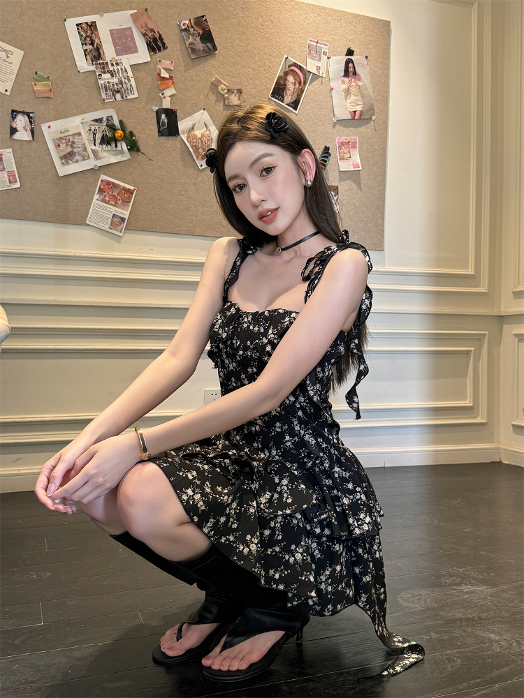 Lightweight Adjustable Black Floral Camisole Dress for Women - French Style, Waist-Cinching, Summer Tea Break Fashion Lightweight Adjustable Black Floral Camisole Dress for Women - French Style, Waist-Cinching, Summer Tea Break Fashion