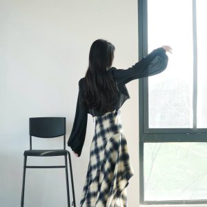 Lightweight Beaded Cardigan with Pipa Sleeves, Long-Sleeved Elegant Outerwear, Wrinkle-Resistant Short Jacket for Spring and Summer