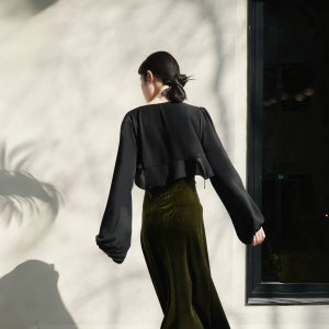 Lightweight Beaded Cardigan with Pipa Sleeves, Long-Sleeved Elegant Outerwear, Wrinkle-Resistant Short Jacket for Spring and Summer