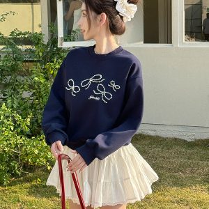Lightweight Dark Blue Pearl Bow Pullover Sweatshirt - Round Neck Design for Women, Perfect for Spring Fashion
