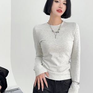 Lightweight Fitted Short Sleeve Round Neck T-Shirt for Women - Spring/Summer Basic Top, Perfect for Casual Outfits