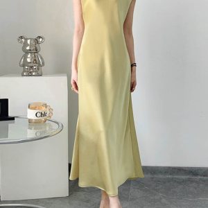 Lightweight Flowing Dress with Connected Sleeves, Diagonal Cut, Minimalist Style, Elegant Summer Slim-Fit, Mid-Length Skirt