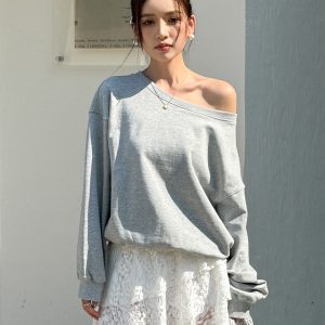 Lightweight Gray Off-Shoulder Sweatshirt for Women - Loose Fit Long Sleeve Top, Perfect for Spring & 90s-Inspired Style