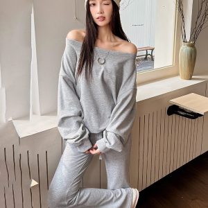 Lightweight Gray Off-Shoulder Sweatshirt for Women - Loose Fit Long Sleeve Top, Perfect for Spring & 90s-Inspired Style