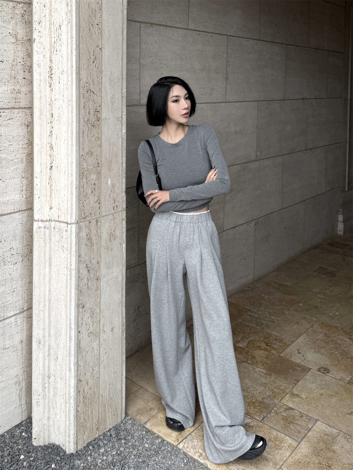 Lightweight High-Waisted Wide-Leg Pants with Pleats and White Edges - Casual Gray Floor-Length Trousers for Women Lightweight High-Waisted Wide-Leg Pants with Pleats and White Edges - Casual Gray Floor-Length Trousers for Women