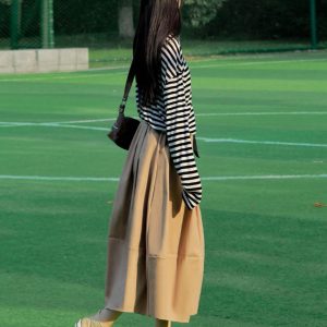 Lightweight Japanese Style Mid-Length Women's Skirt with Magnetic Buckle, Versatile Floral Bud Design for Spring and Autumn Fashion