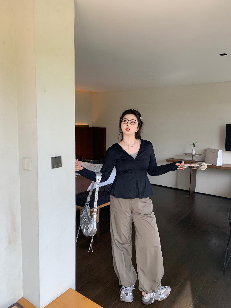 Lightweight Korean Style Cardigan for Yoga - UPF50+ Sun Protection, Anti-Ultraviolet, Slightly Chubby Small Waist, Comic Print Design Lightweight Korean Style Cardigan for Yoga - UPF50+ Sun Protection, Anti-Ultraviolet, Slightly Chubby Small Waist, Comic Print Design