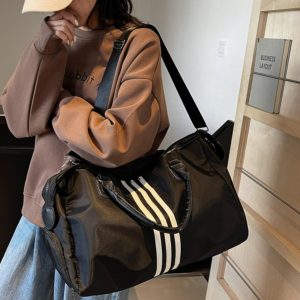 Lightweight Large-Capacity Commuter Travel Bag - Versatile Shoulder Bag for Business Trips, Gym, and Maternity Needs