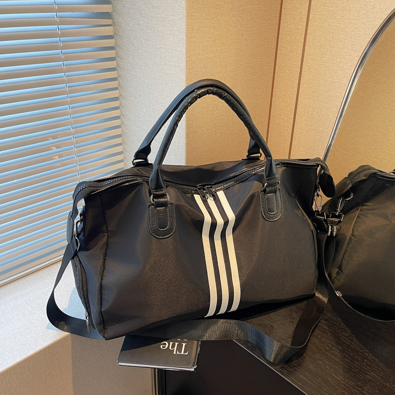 Lightweight Large-Capacity Commuter Travel Bag - Versatile Shoulder Bag for Business Trips, Gym, and Maternity Needs