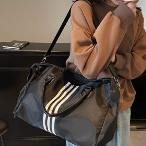 Lightweight Large-Capacity Commuter Travel Bag - Versatile Shoulder Bag for Business Trips, Gym, and Maternity Needs