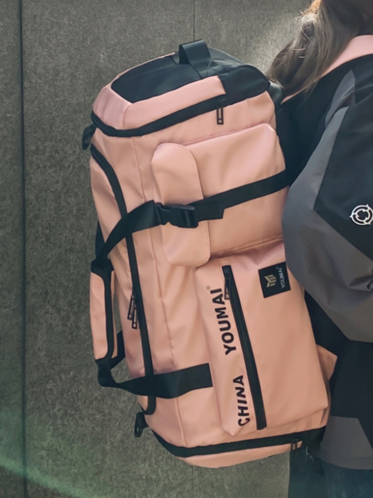 Lightweight Large-Capacity Travel Backpack for Women - Men's Gym Bag with Dry Wet Separation, Ideal for Short-Distance Trips Lightweight Large-Capacity Travel Backpack for Women - Men's Gym Bag with Dry Wet Separation, Ideal for Short-Distance Trips