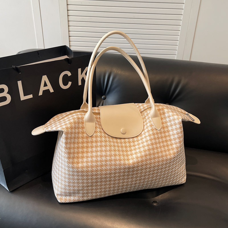 Lightweight Large-Capacity Travel Bag - Versatile Commuting Shoulder Bag for Business Trips, Gym, and Maternity Storage