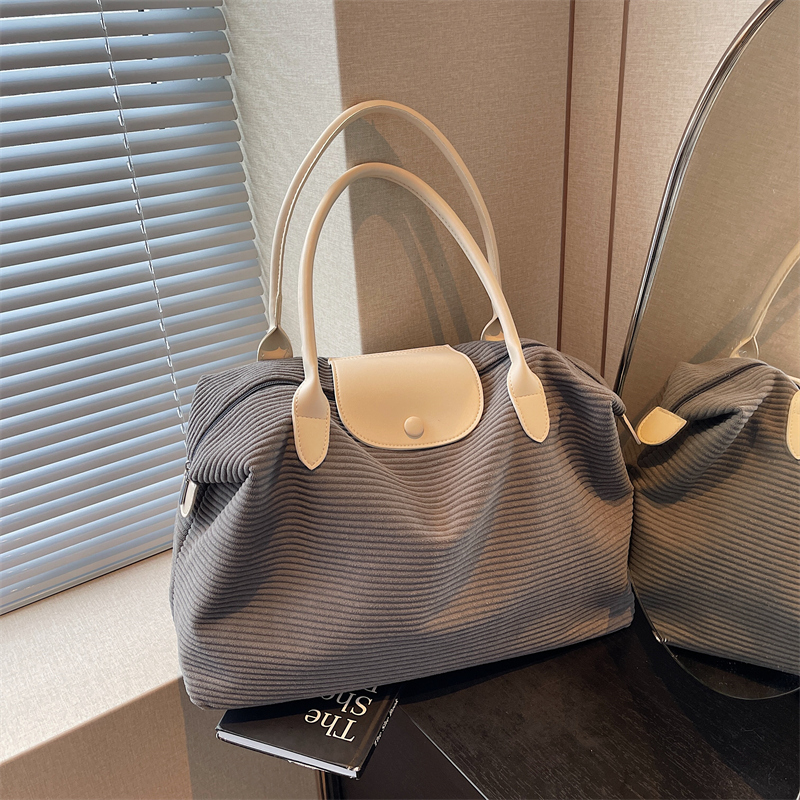 Lightweight Large-Capacity Travel Bag - Versatile Gym, Commuter, and Maternity Shoulder Bag for Short-Distance Business Trips