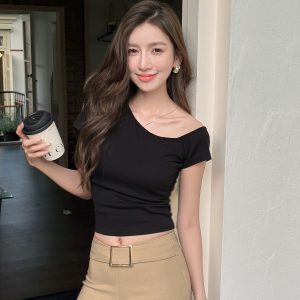 Lightweight Off-Shoulder Short Sleeve T-Shirt for Women, Versatile Fitted Summer Top with Built-In Padding, Casual Style