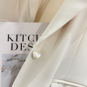 Lightweight Off-White Women's Suit Jacket - Stylish Minimalist Blazer for Summer Commuting, Fashionable 2025 Design