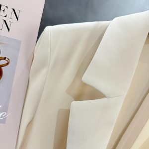 Lightweight Off-White Women's Suit Jacket - Stylish Minimalist Blazer for Summer Commuting, Fashionable 2025 Design