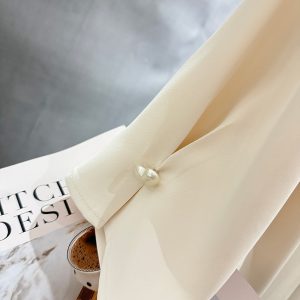 Lightweight Off-White Women's Suit Jacket - Stylish Minimalist Blazer for Summer Commuting, Fashionable 2025 Design