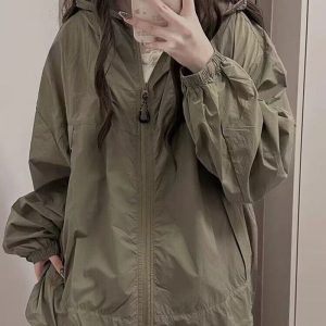 Lightweight Retro Outdoor Sun Protection Jacket for Women - Breathable UV Protection Windbreaker Coat in Loose Fit, Summer Style