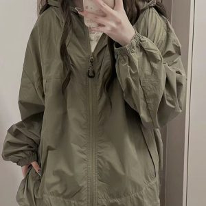 Lightweight Retro Outdoor Sun Protection Jacket for Women - Breathable UV Protection Windbreaker Coat in Loose Fit, Summer Style